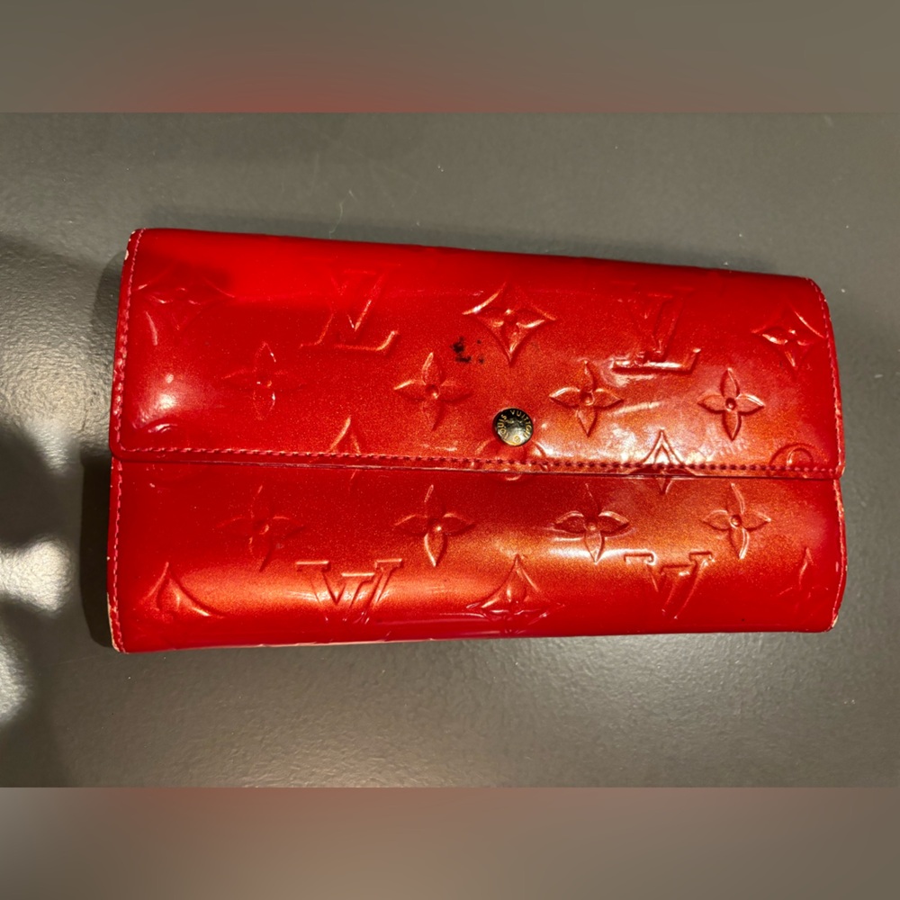 Louis Vuitton Monogram Vernis Sarah Wallet in Red Patent Leather
